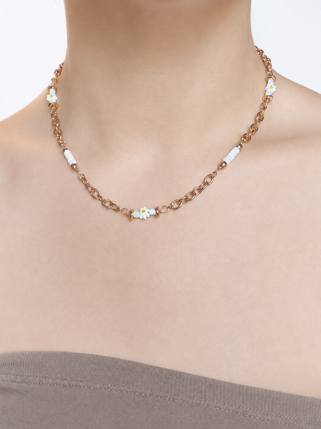 Light Green Beaded Daisy Necklace